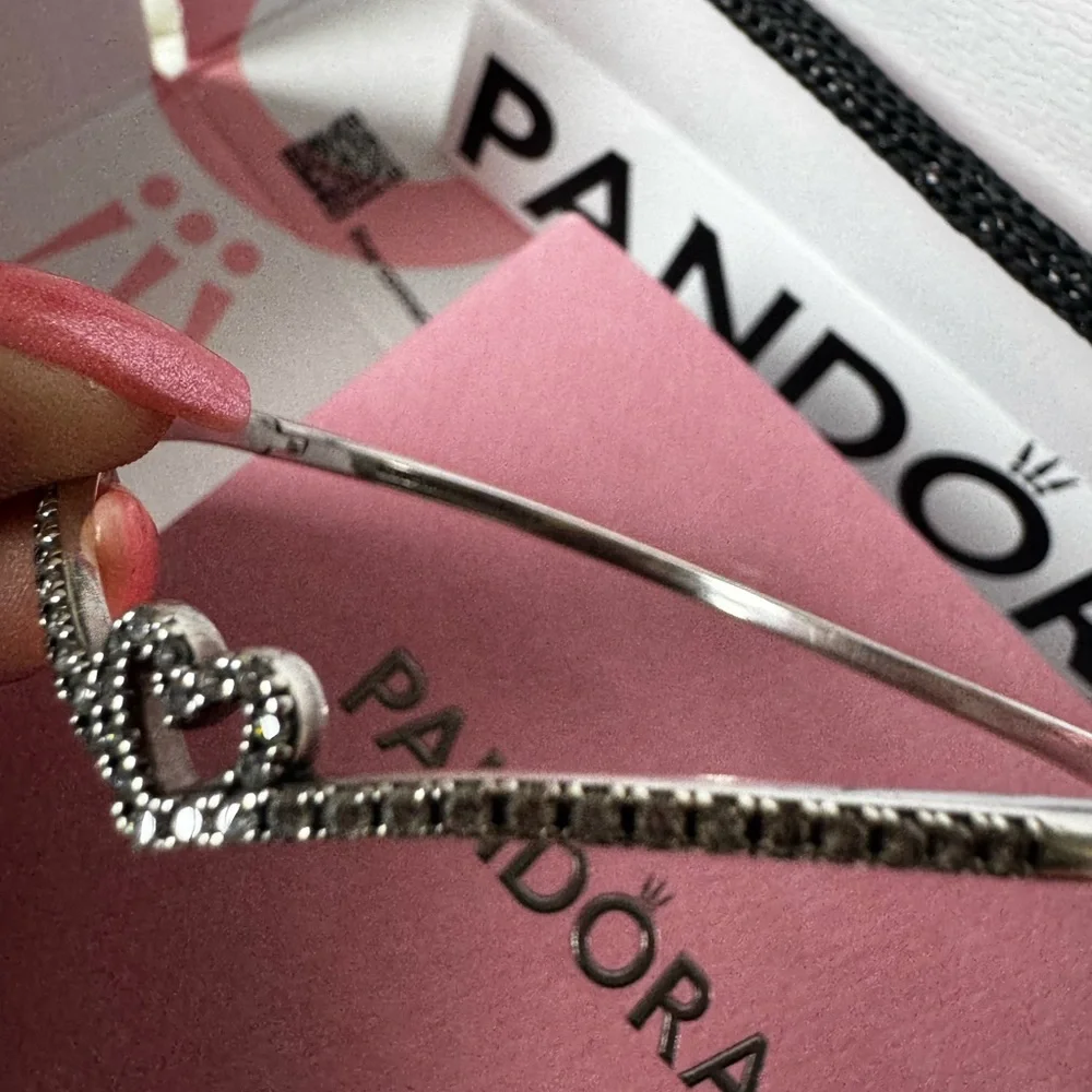 Pandora Silver Bracelet with Sparkling Heart - Authentic - Picture 2 of 4